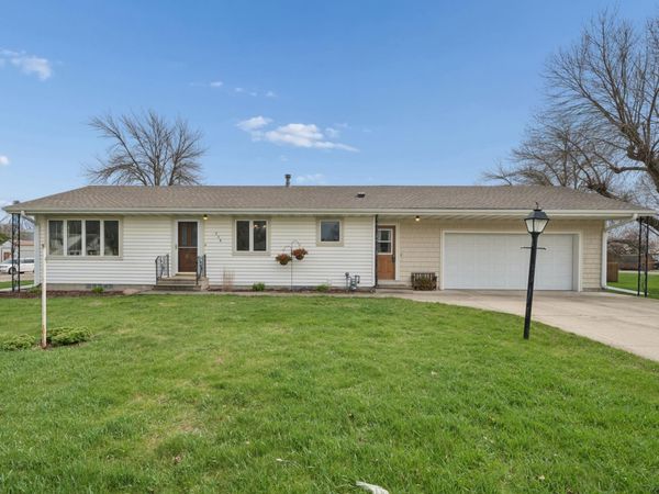 306 3rd Avenue SE, Blooming Prairie, MN 55917