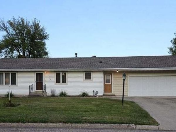 306 3rd Avenue SE, Blooming Prairie, MN 55917