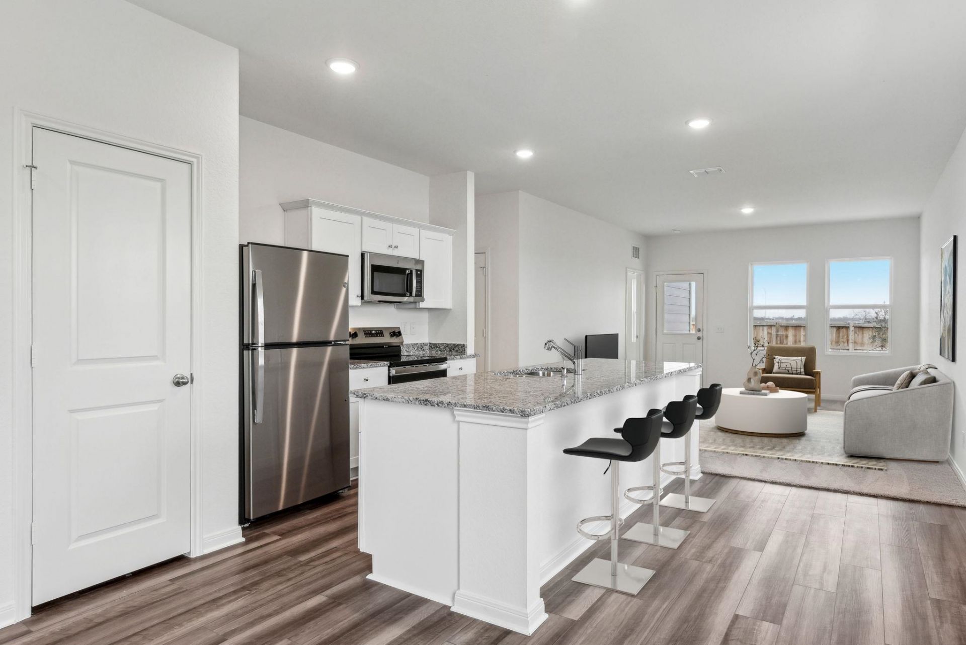 137 Admiral St Photo 8