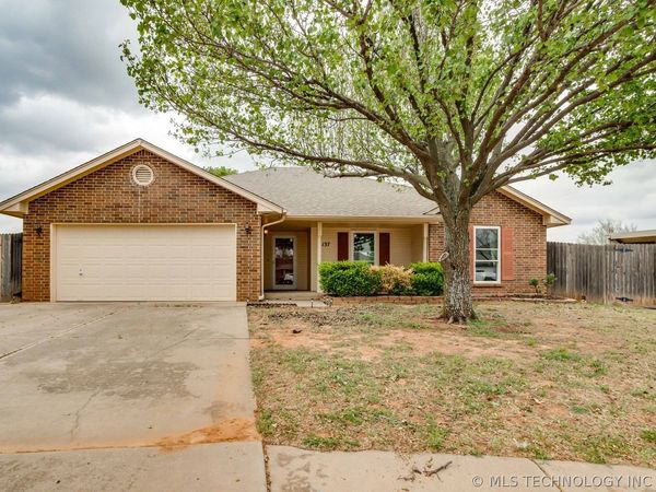 2137 NE 13th , Moore, OK 73160