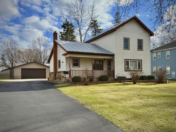 404 BROADWAY, Berlin, WI 54923