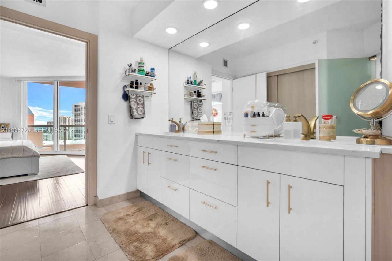 3370 E Hidden Bay Dr, Unit 2407, Aventura, FL 33180 Photo