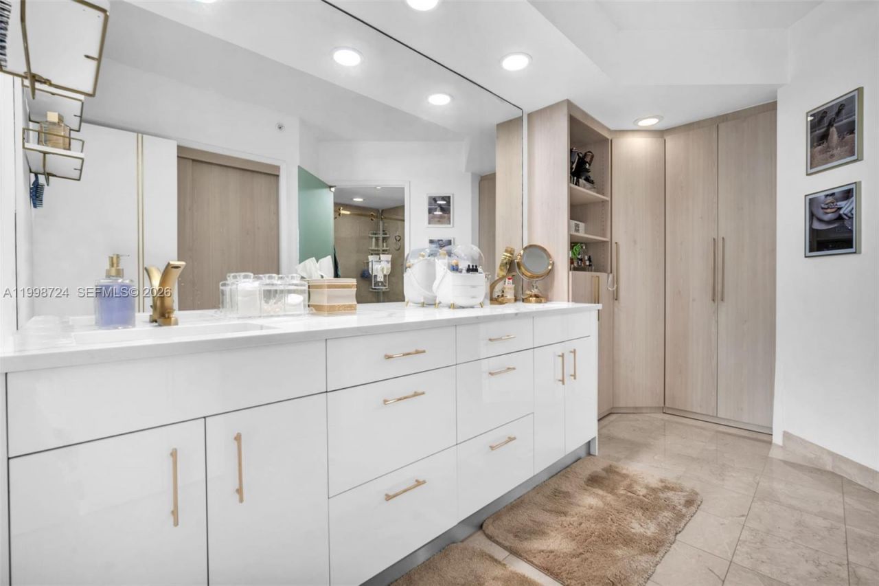 3370 E Hidden Bay Dr, Unit 2407, Aventura, FL 33180 Photo