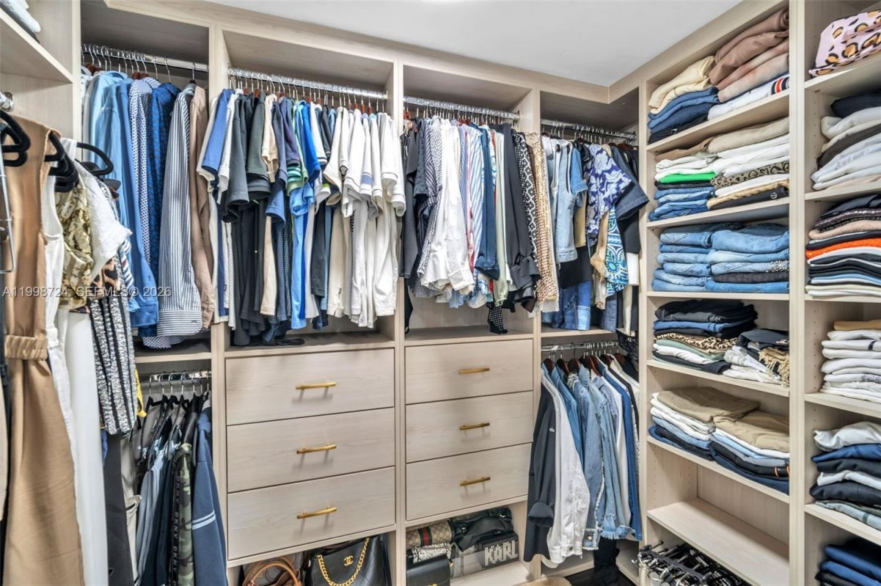 3370 E Hidden Bay Dr, Unit 2407, Aventura, FL 33180 Photo