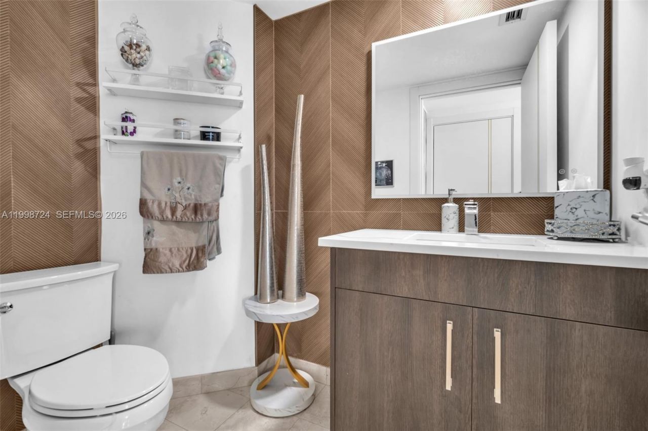 3370 E Hidden Bay Dr, Unit 2407, Aventura, FL 33180 Photo