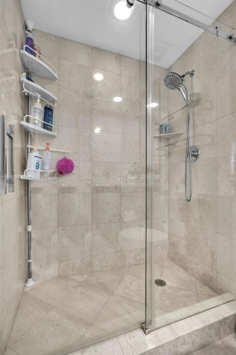 3370 E Hidden Bay Dr, Unit 2407, Aventura, FL 33180 Photo