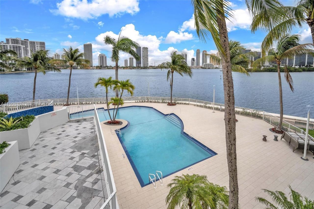3370 E Hidden Bay Dr, Unit 2407, Aventura, FL 33180 Photo