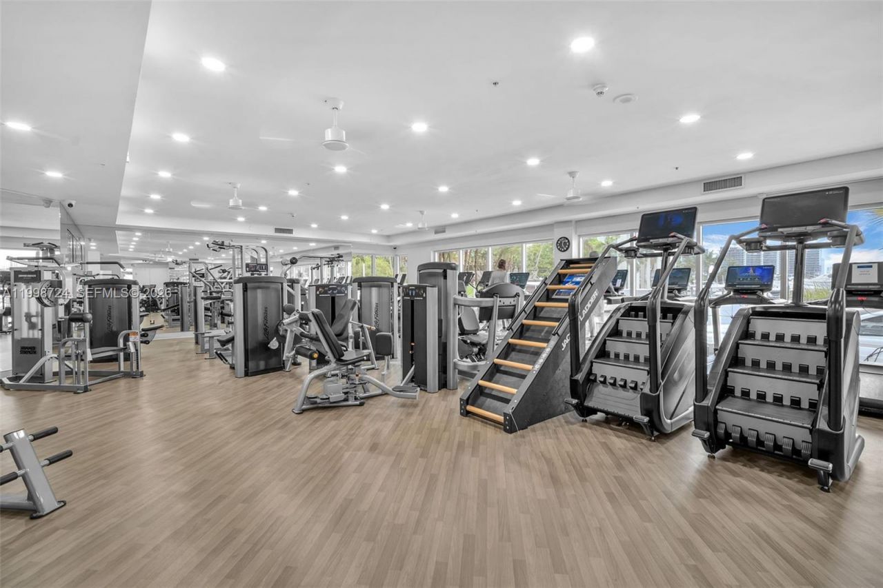 3370 E Hidden Bay Dr, Unit 2407, Aventura, FL 33180 Photo