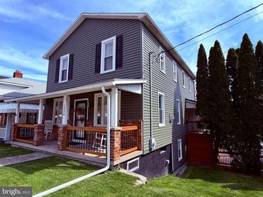 1526 E GRAND AVENUE, TOWER CITY, PA 17980