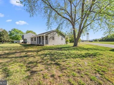 166 ROUZIE DRIVE , TAPPAHANNOCK, VA 22560