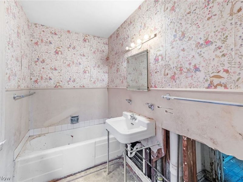 1884 S Belvoir Boulevard, South Euclid, OH 44121 Photo 10