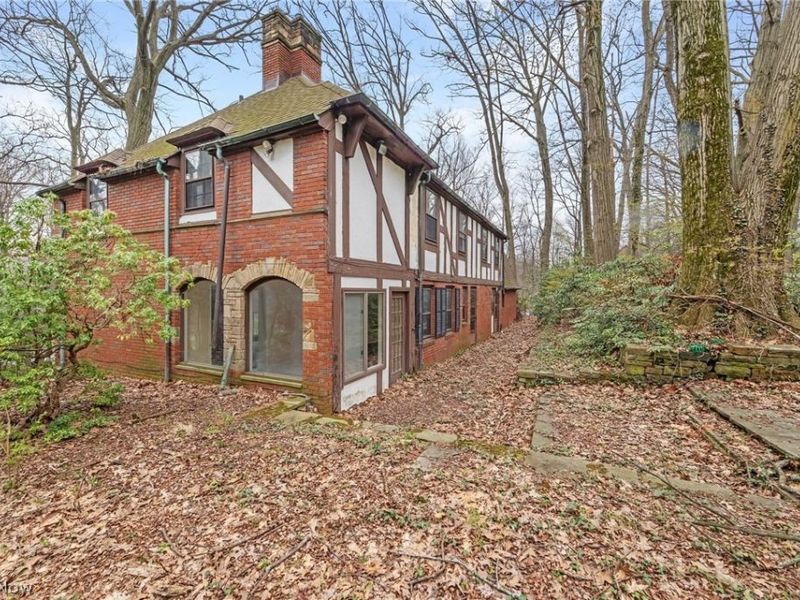 1884 S Belvoir Boulevard, South Euclid, OH 44121 Photo 2