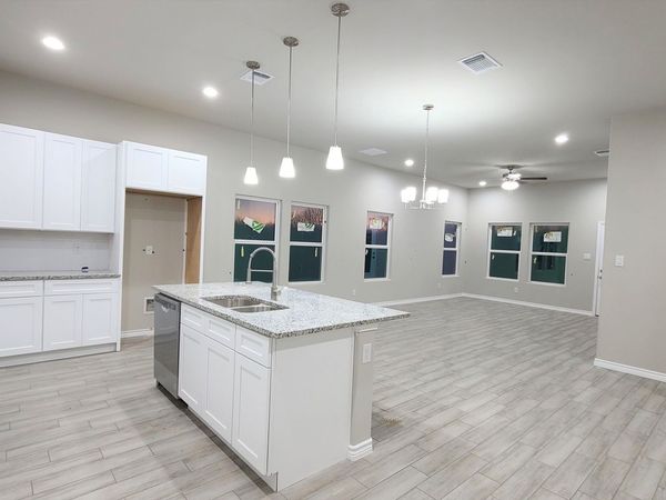 748 CRESTVIEW, Floresville, TX 78114