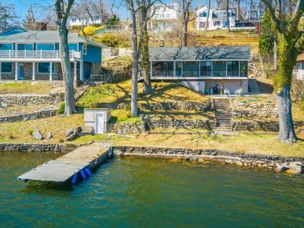 38 Ithanell Rd, Hopatcong, NJ 07843