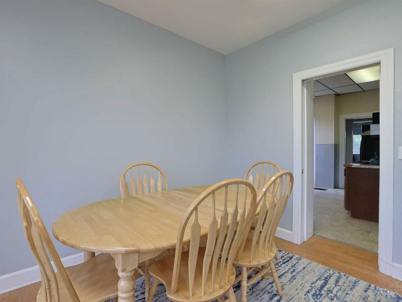 452 Riddle Road, Cincinnati, OH 45220 Photo 12