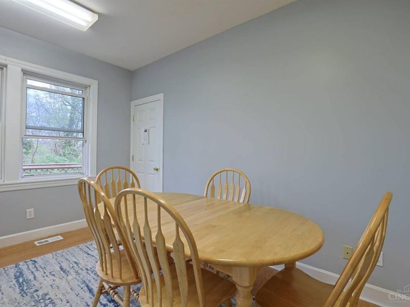 452 Riddle Road, Cincinnati, OH 45220 Photo 13