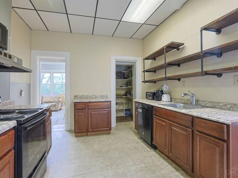 452 Riddle Road, Cincinnati, OH 45220 Photo 15