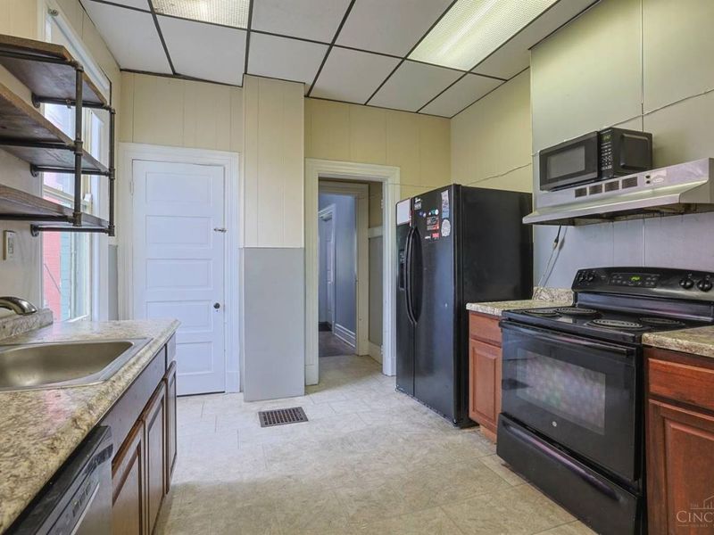 452 Riddle Road, Cincinnati, OH 45220 Photo 16