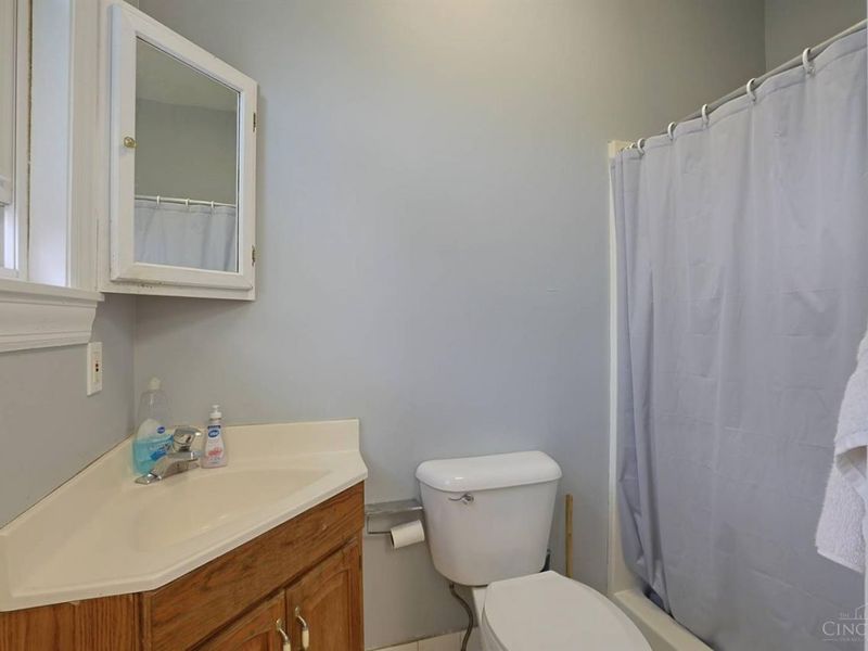 452 Riddle Road, Cincinnati, OH 45220 Photo 24