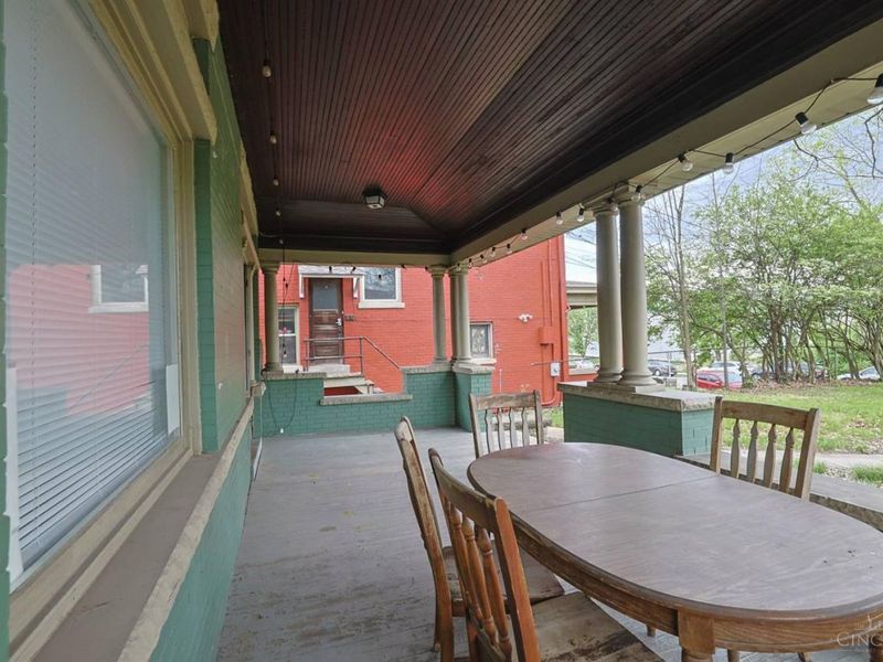 452 Riddle Road, Cincinnati, OH 45220 Photo 4