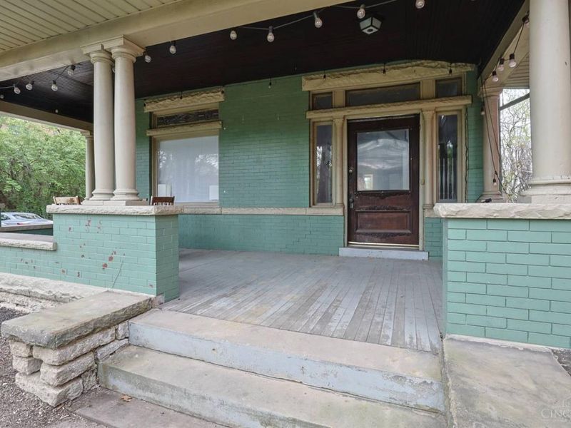 452 Riddle Road, Cincinnati, OH 45220 Photo 5