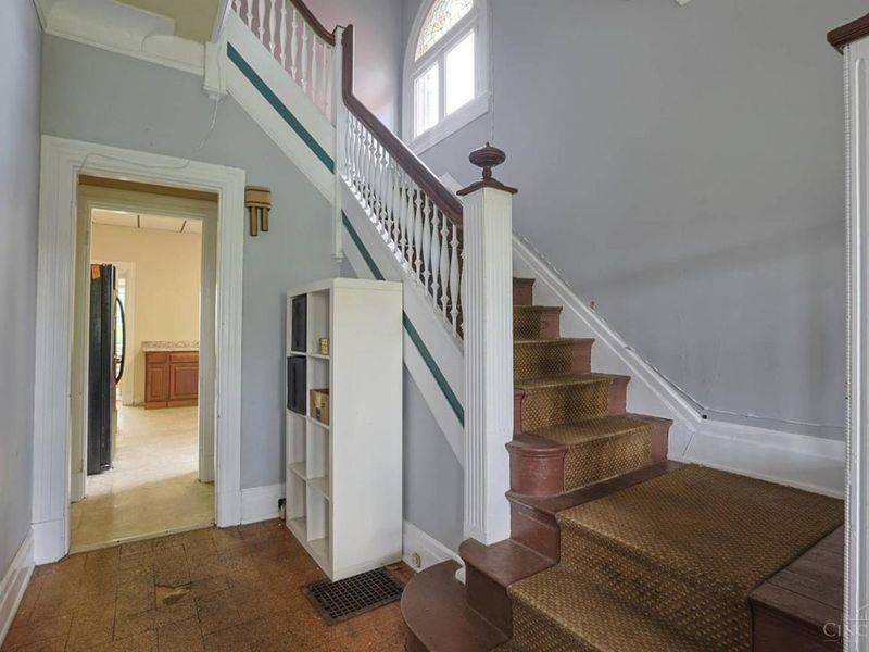 452 Riddle Road, Cincinnati, OH 45220 Photo 7