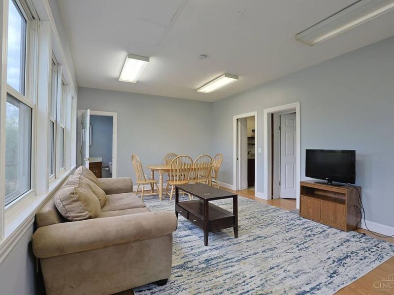 452 Riddle Road, Cincinnati, OH 45220 Photo 9