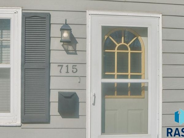715 S West Ave, Sioux Falls, SD 57104