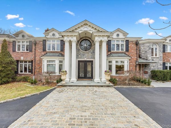 10 Hemlock Drive , Great Neck, NY 11024