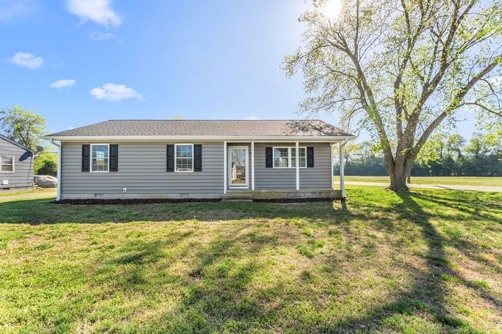 166 Rouzie Drive, Tappahannock, VA 22560 Main Photo