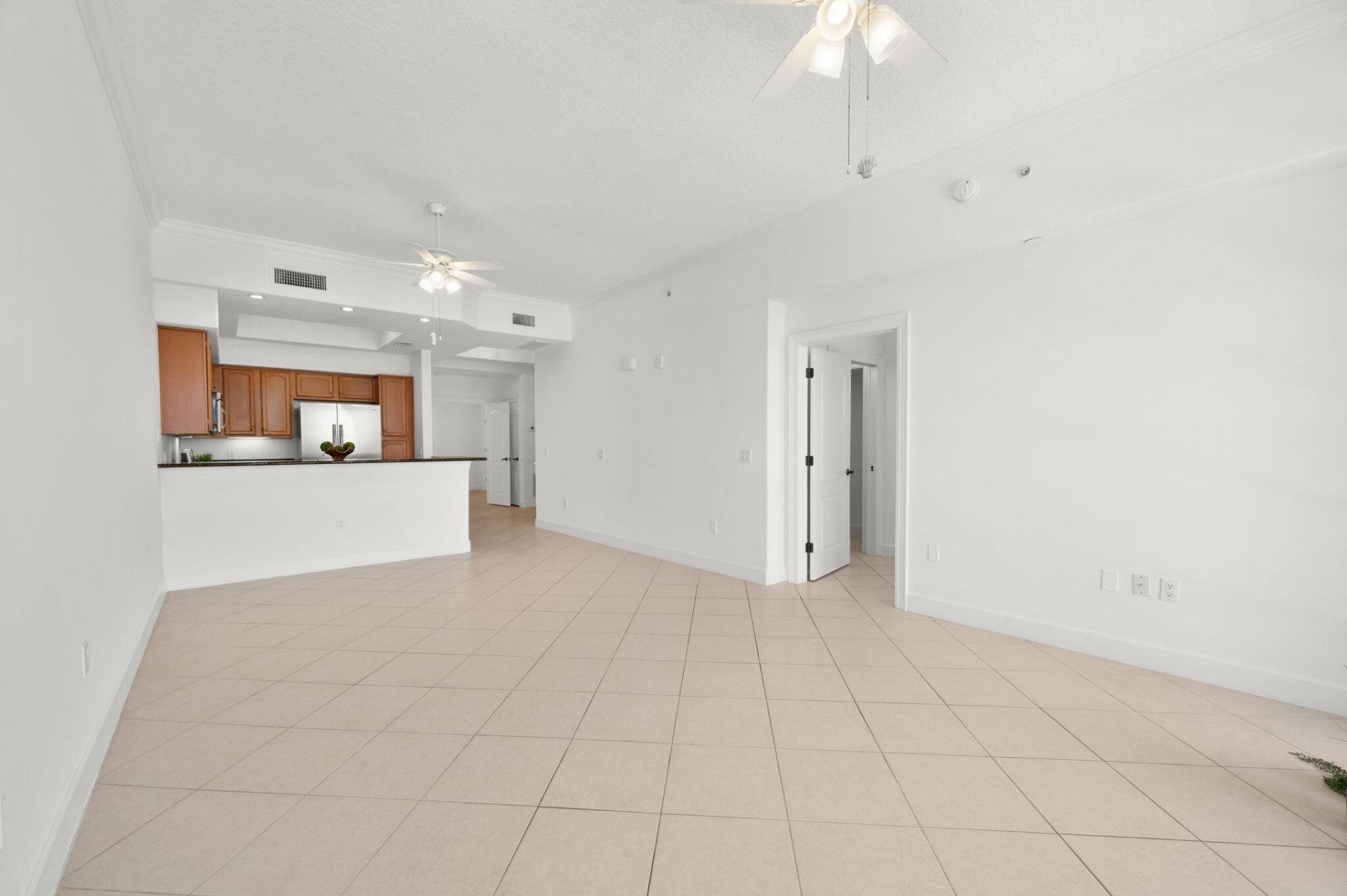 20 Orange Avenue, Unit Apt 411, Fort Pierce, FL 34950 Photo