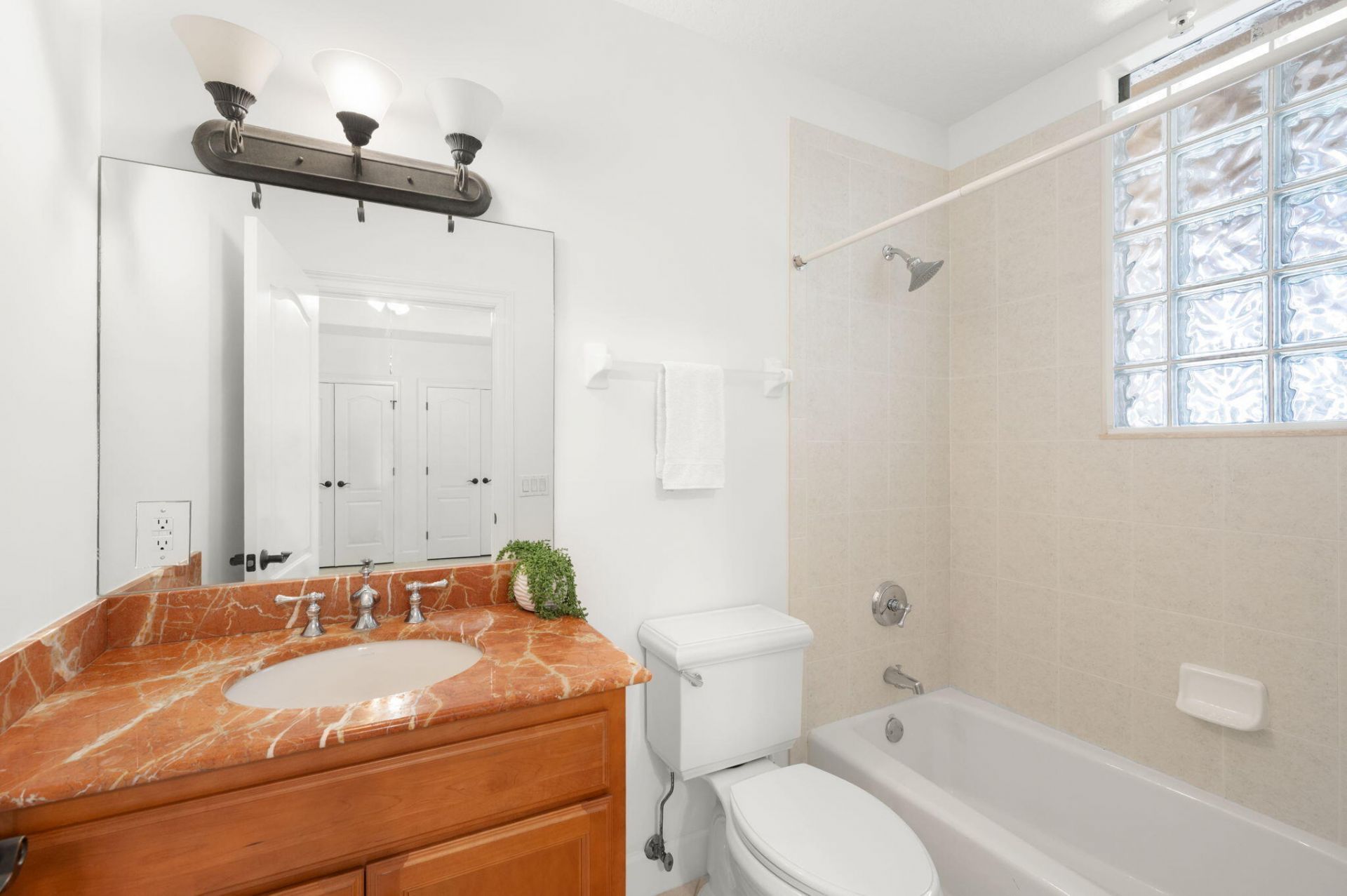 20 Orange Avenue, Unit Apt 411, Fort Pierce, FL 34950 Photo