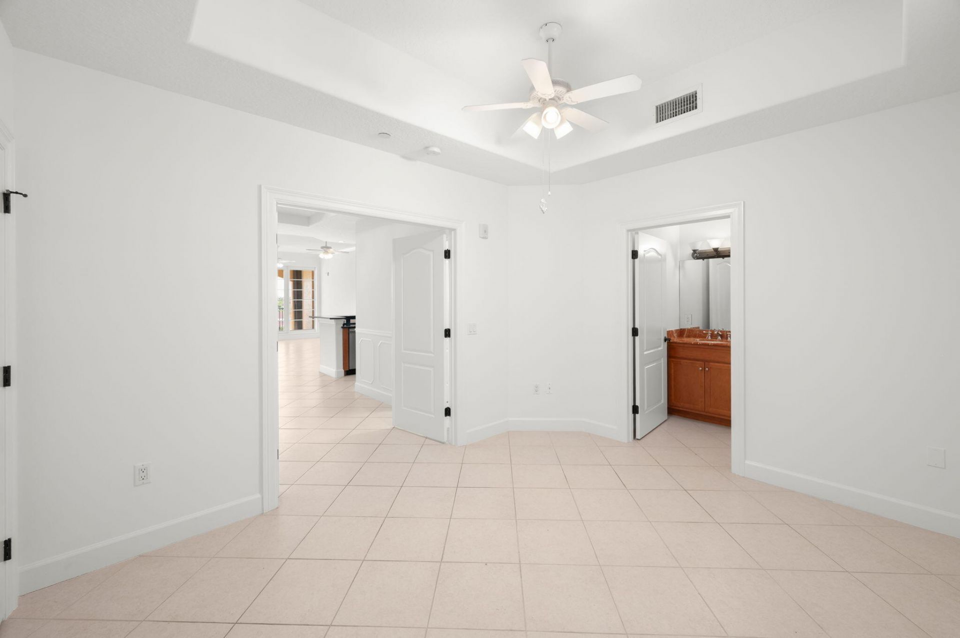 20 Orange Avenue, Unit Apt 411, Fort Pierce, FL 34950 Photo