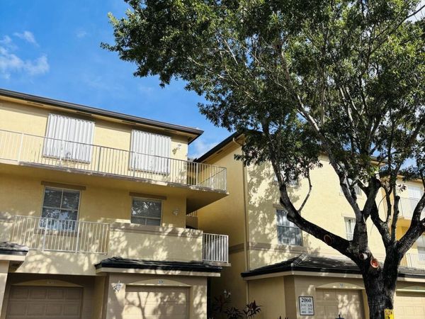 2060 Greenview Shores Boulevard, Unit 303, Wellington, FL 33414