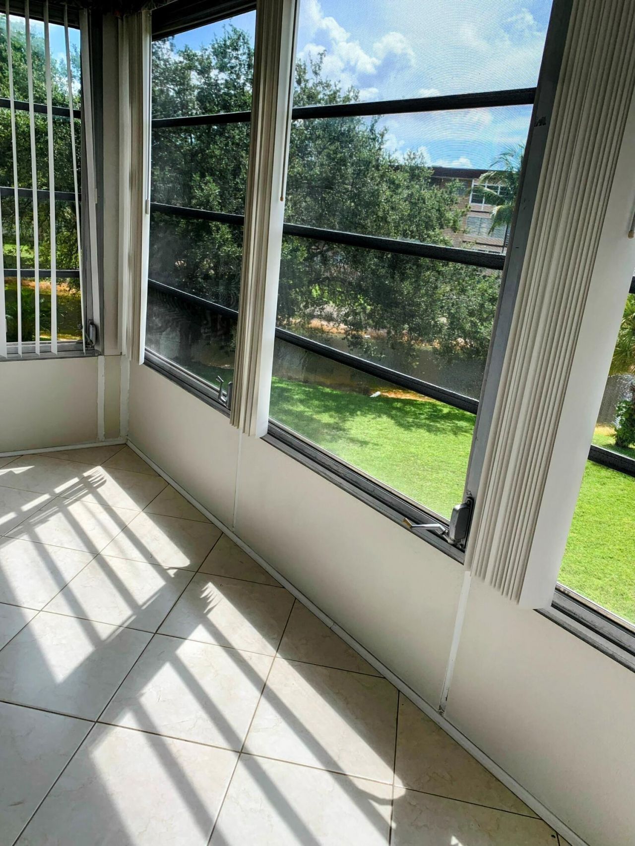 2800 NW 47th Terrace, Unit 304, Lauderdale Lakes, FL 33313 Photo