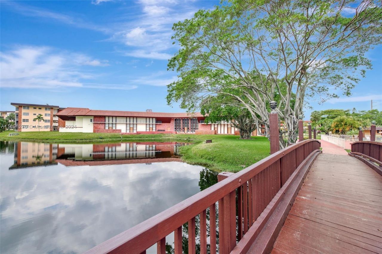 2800 NW 47th Terrace, Unit 304, Lauderdale Lakes, FL 33313 Photo