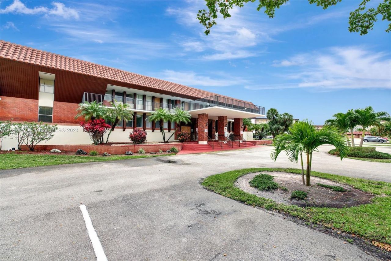 2800 NW 47th Terrace, Unit 304, Lauderdale Lakes, FL 33313 Photo