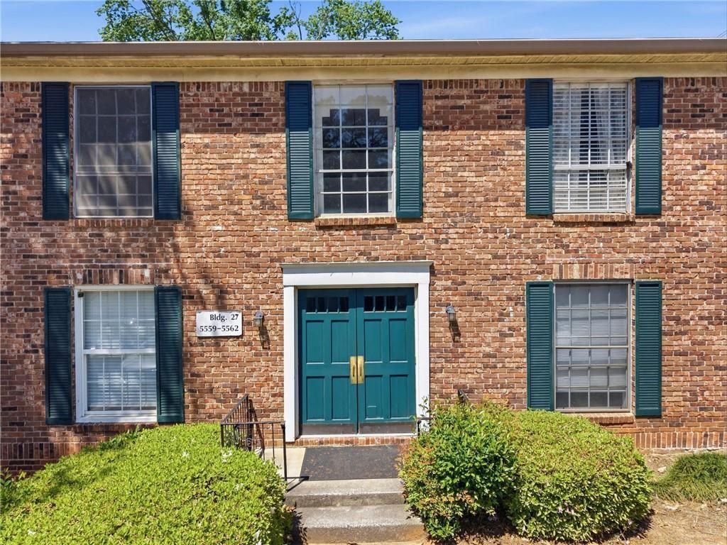 5560 Kingsport Drive Ne, Unit 27, Atlanta, GA 30342 Main Photo