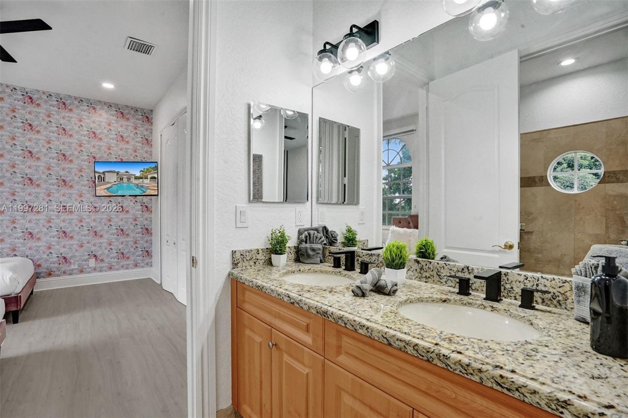 13751 Pine Meadow Ct, Davie, FL 33325 Photo