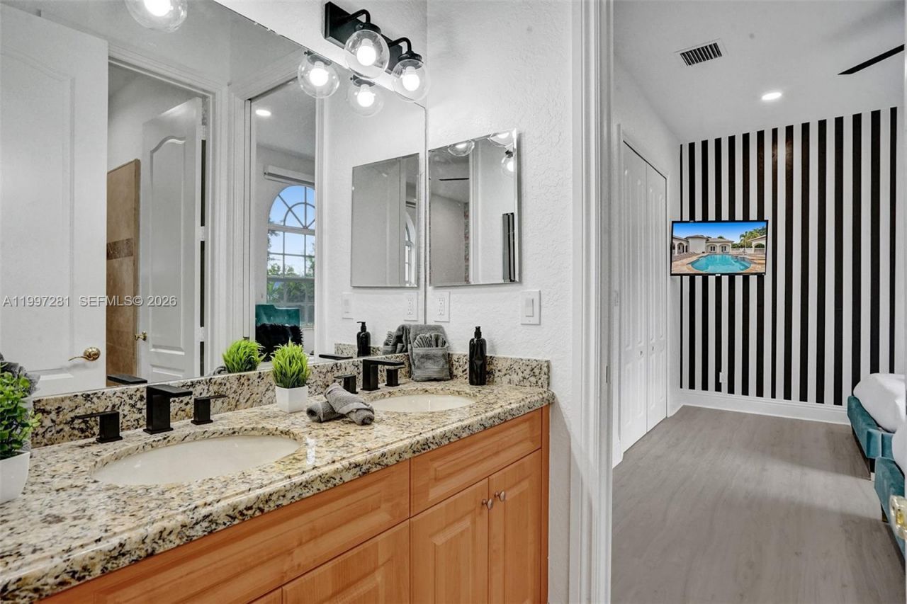 13751 Pine Meadow Ct, Davie, FL 33325 Photo