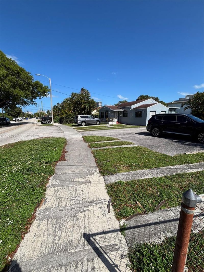 3180 SW 26th St, Miami, FL 33133 Photo
