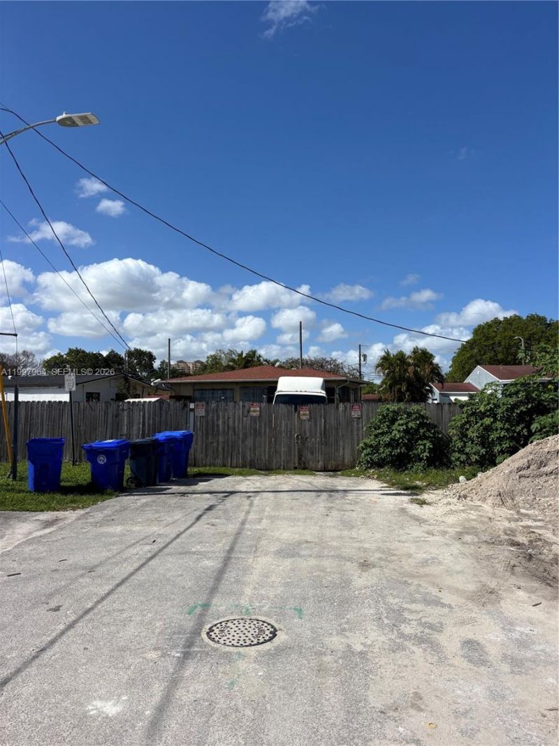 3180 SW 26th St, Miami, FL 33133 Photo