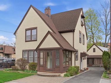 25 Iris Avenue, Floral Park, NY 11001