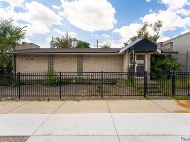16825 W Warren Avenue, Detroit, MI 48228