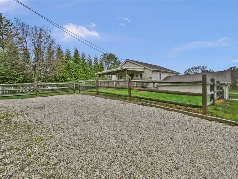 475 Munroe Falls Road, Tallmadge, OH 44278 Photo 2