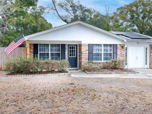 4770 Skyline Dr, Pensacola, FL 32504