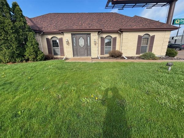 1000 Collins Road NE, Cedar Rapids, IA 52402