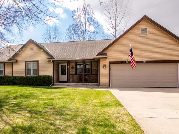 1236 N Water St, Watertown, WI 53098