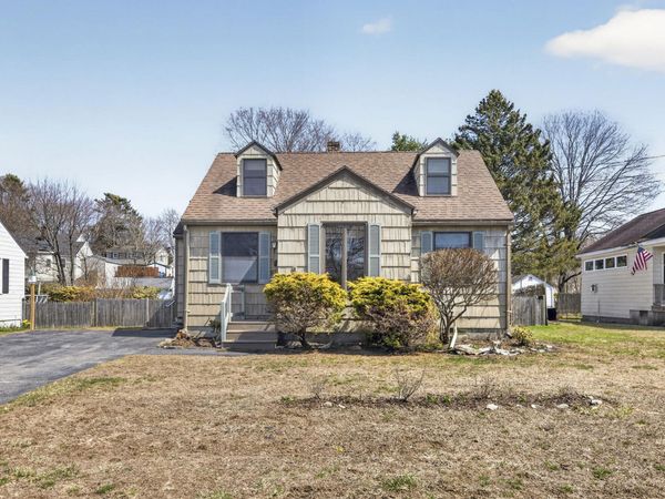 16 Meadow Way, Cape Elizabeth, ME 04107