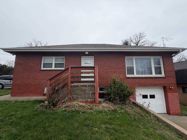 45 Oak Grove Drive, Dubuque, IA 52002